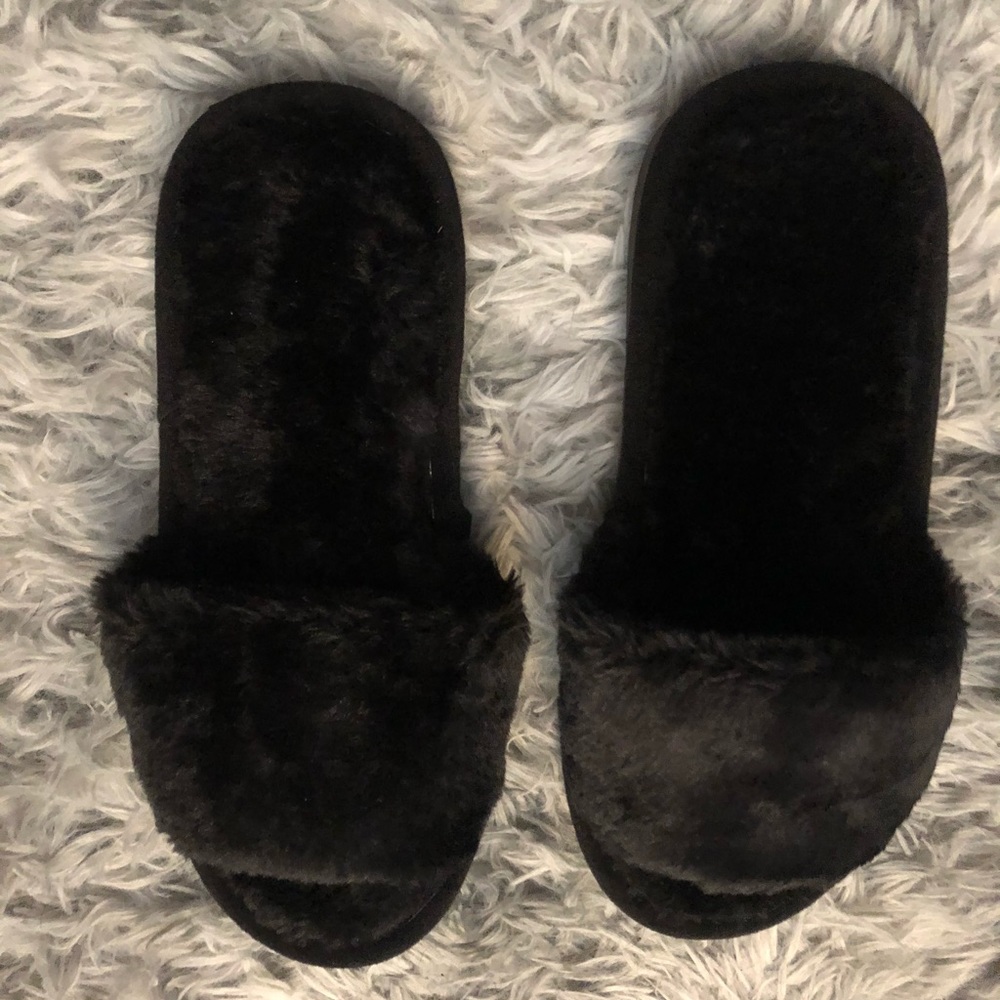 Slippers - Picture 3 of 3